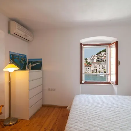 Beautiful In With House Sea View *